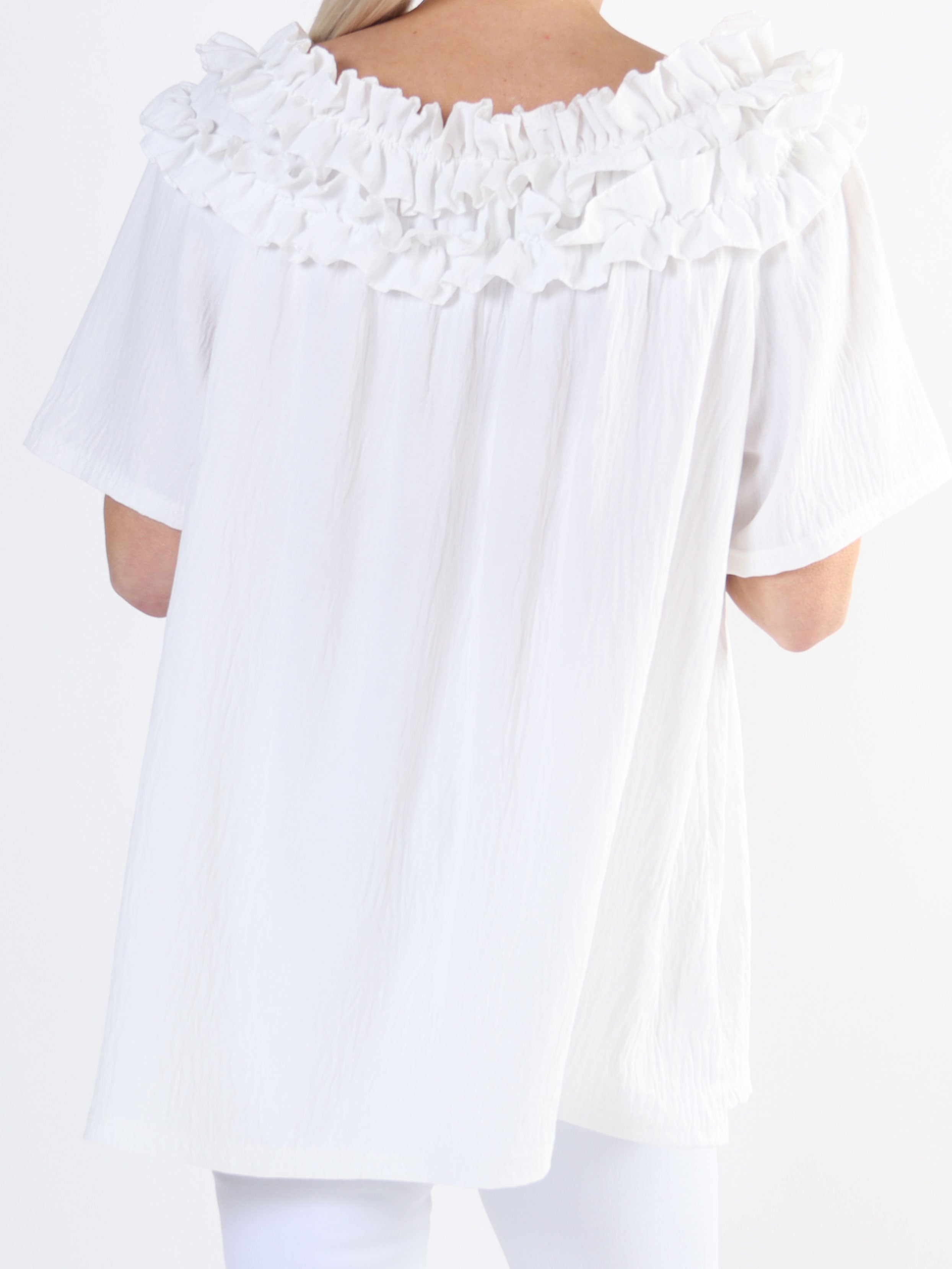 Chili Sleeveless - Plus size tunika med elastik og flæser i udskæringen